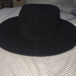 Wide brim hat